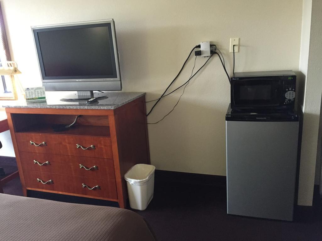 Americas Best Value Inn-Nashville/Airport South Екстер'єр фото